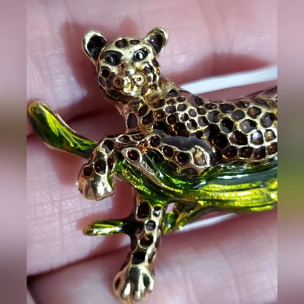 Leopard cat on branch brooch pin vintage style New enamel - Picture 4 of 15